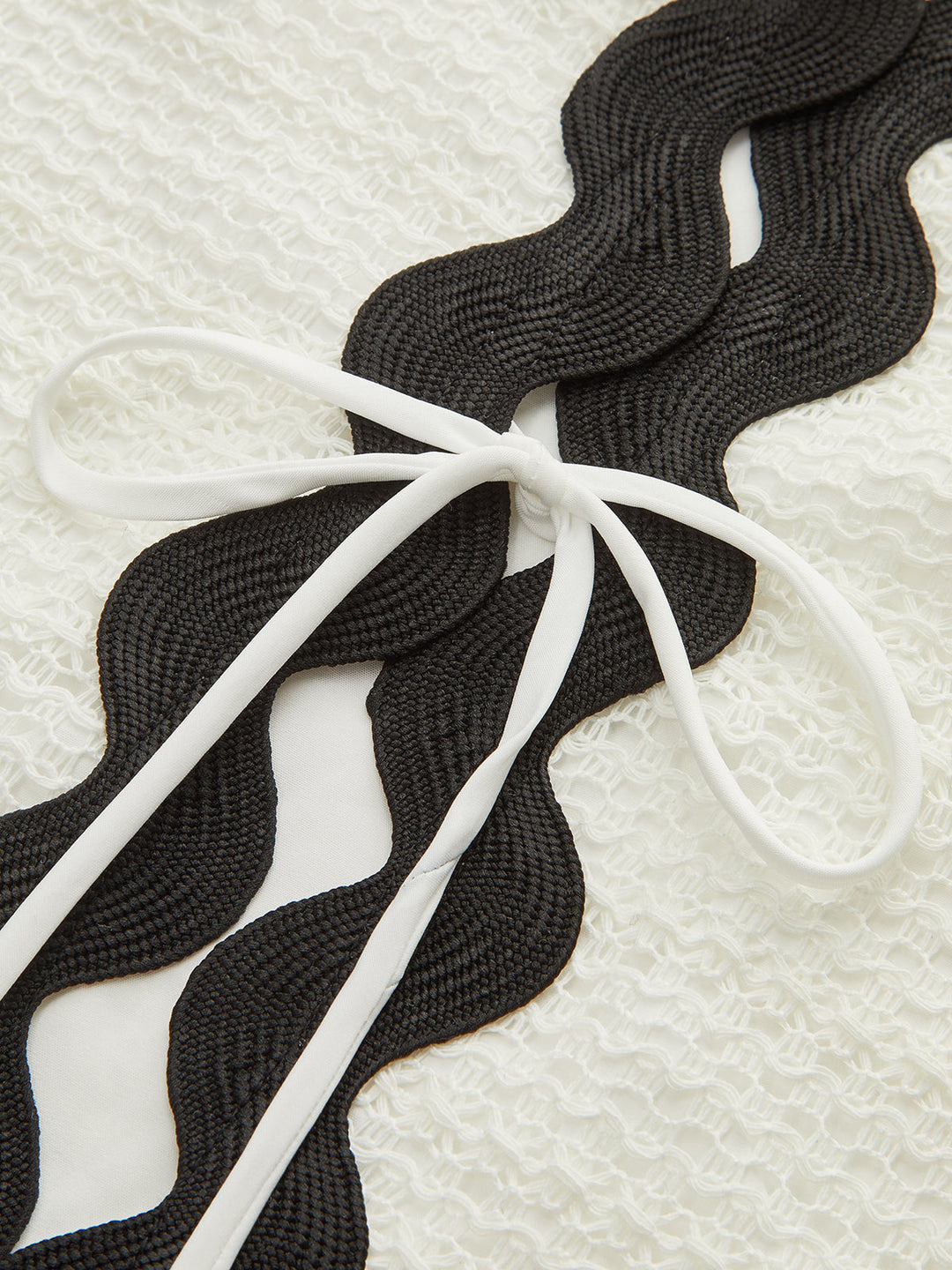 Contrast Trim V-Neck Shorts Set